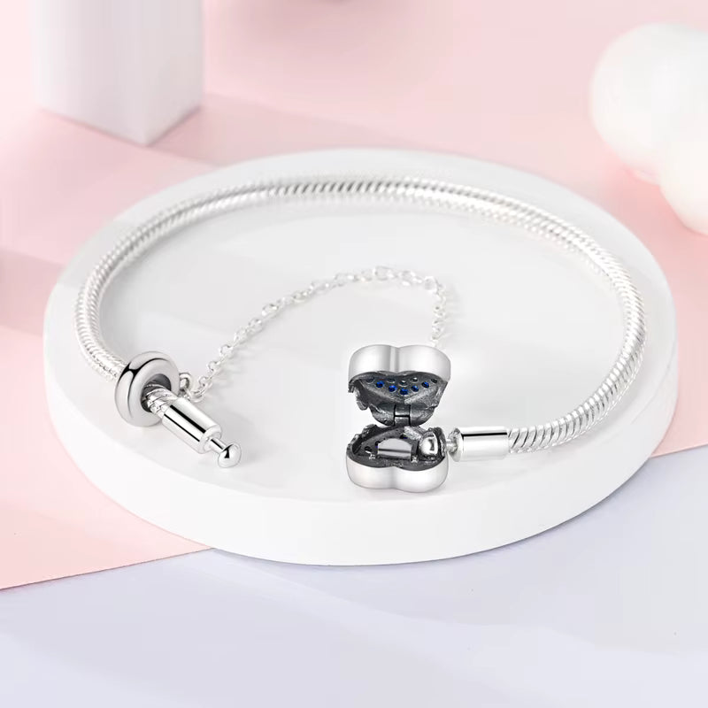 Bracelet Cœur Étoilé Bleu avec Chaînette de Sécurité – Élégance & Protection