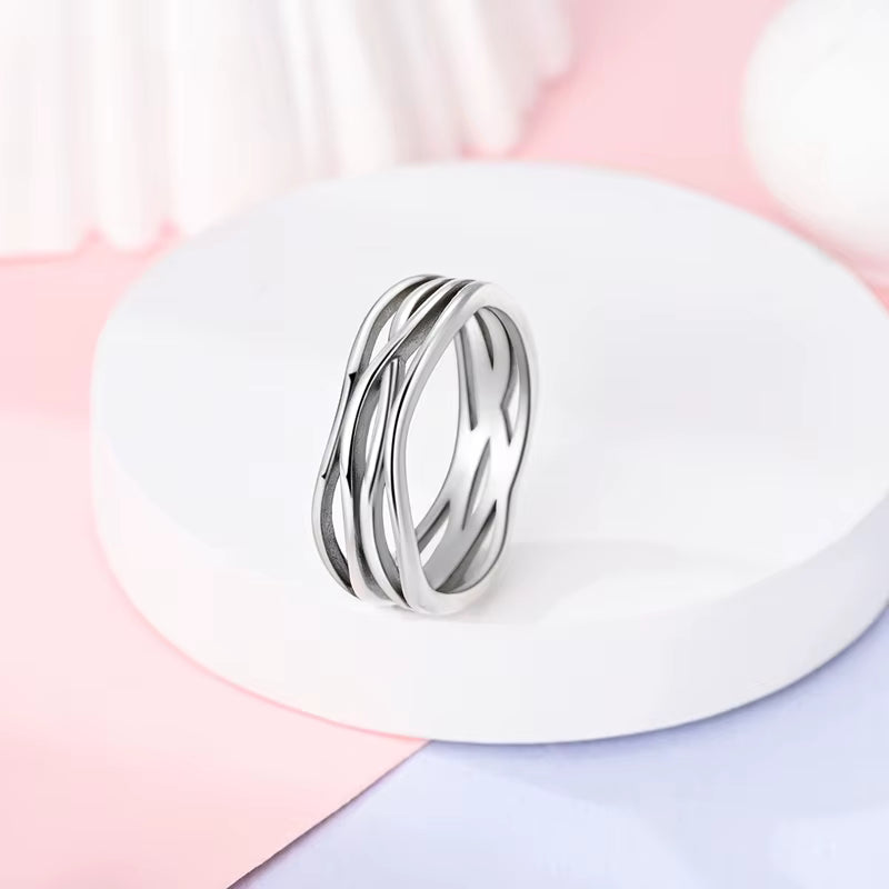 Bague Ondulations Design Moderne & Élégant