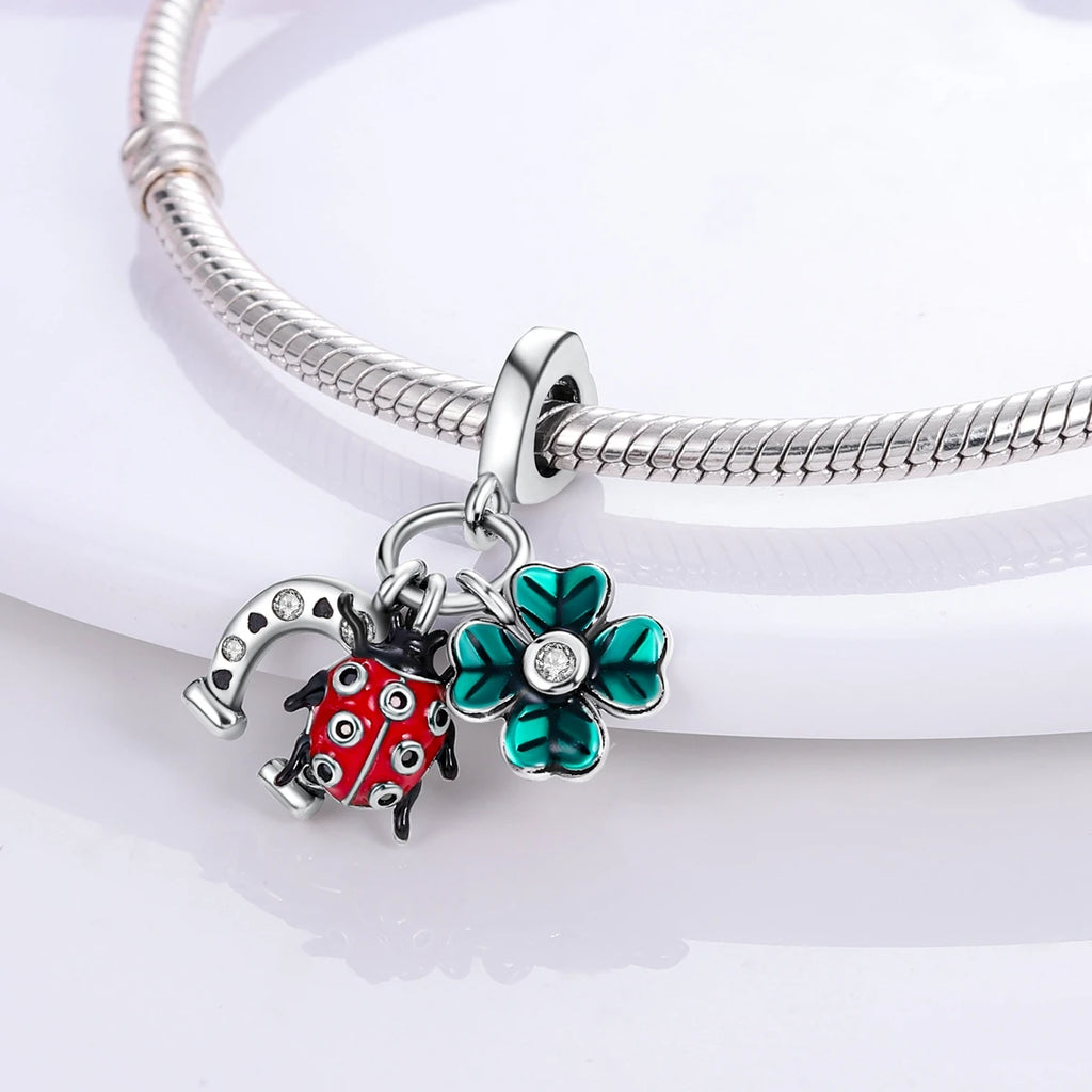 Charm Porte-Bonheur – Coccinelle, Trèfle & Fer à Cheval
