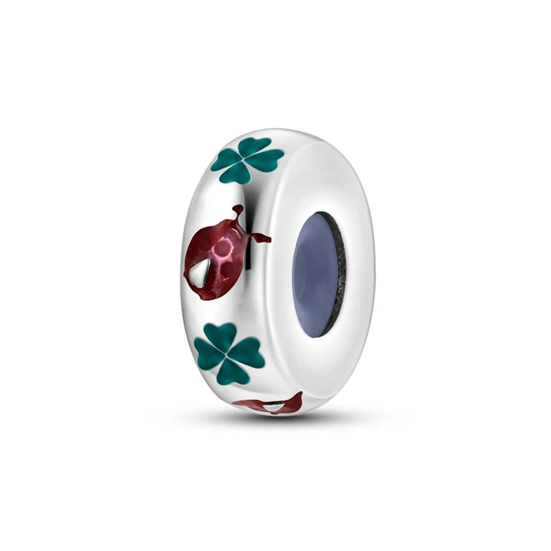 Charm Trèfle à Quatre Feuilles & Coccinelle – Émaillé | Symbole de Chance & Bonheur