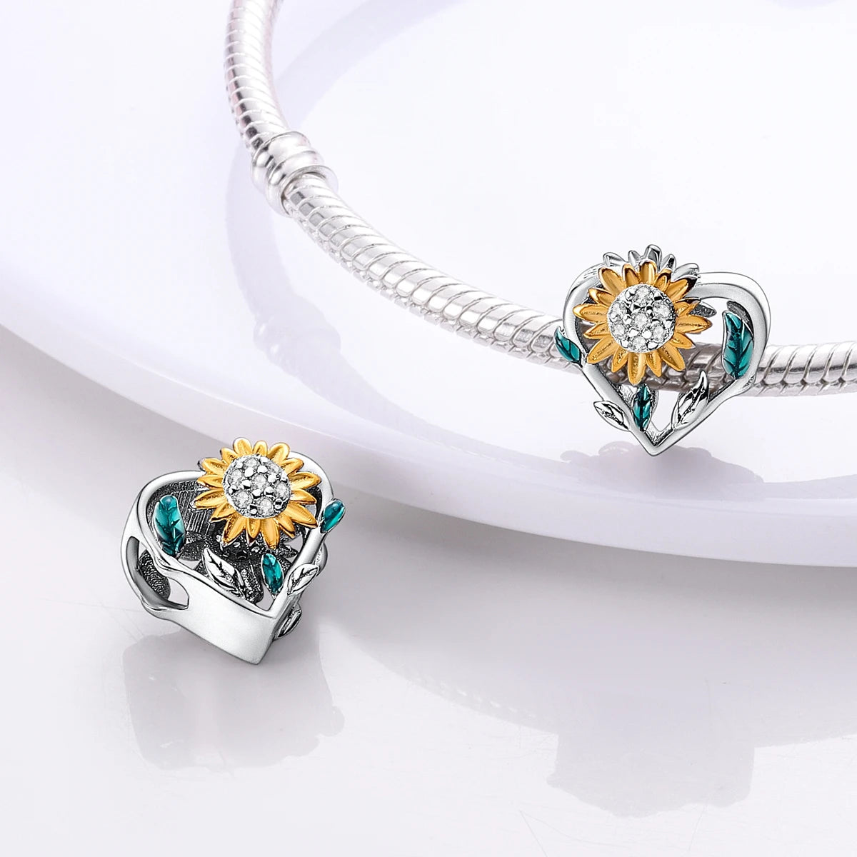 Charm Cœur & Tournesol – Doré et Émeraude | Symbole de Lumière & Positivité