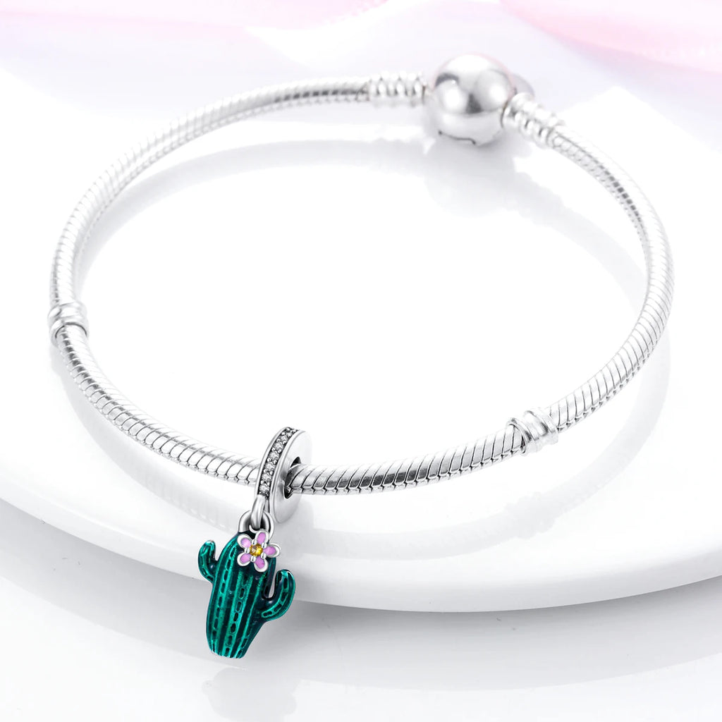 Charm Cactus Fleuri – Émail Vert | Symbole de Force & d’Énergie Positive