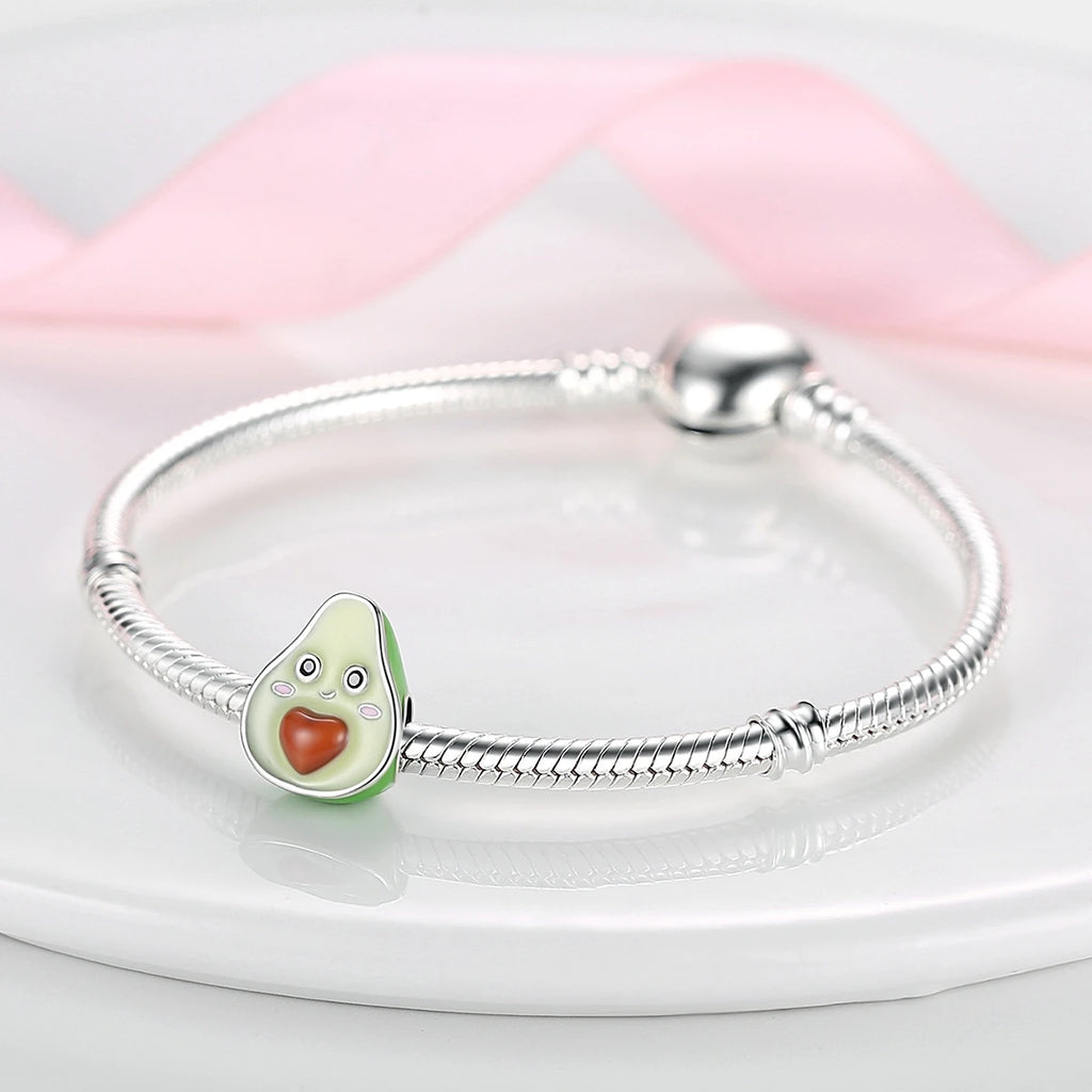 Charm Avocat Mignon – Symbole d’Amour et de Bonne Humeur