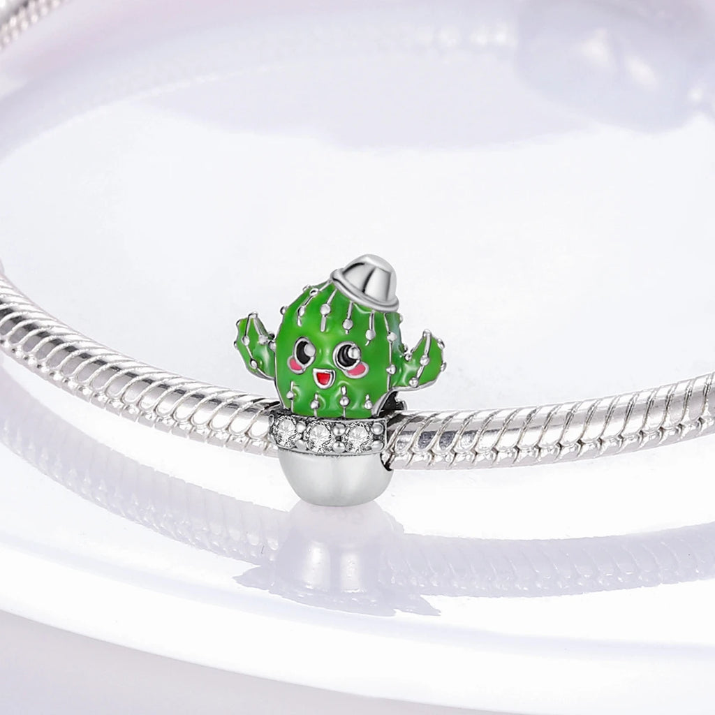 Charm Cactus Sourire – Émaillé Vert | Symbole de Résilience & Bonne Humeur