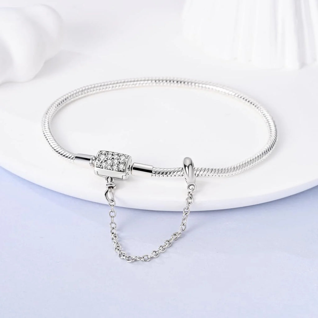 Bracelet Élégance Cristal avec Chaînette – Luxe, Pureté & Raffinement